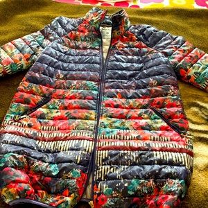 Nice puffer Fall/Winter Jacket. Washable. Good.